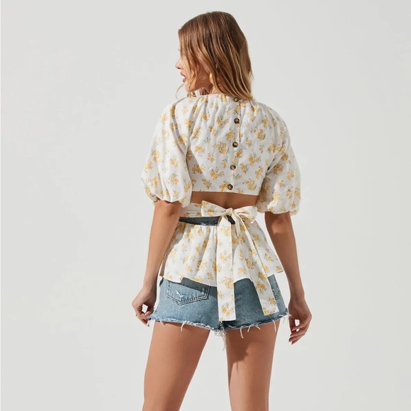 ASTR THE LABEL | VENDETTI TOP Floral - Picture 2 of 6